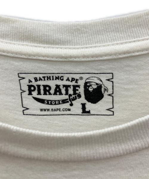 A BATHING APE PIRATE STORE（アベイシングエイプ パイレーツストア）A BATHING APE PIRATE STORE (アベイシングエイプ パイレーツストア) 半袖Tシャツ ホワイト サイズ:Lの古着・服飾アイテム