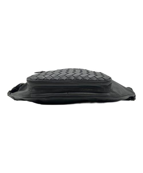 BOTTEGA VENETA（ボッテガベネタ）BOTTEGA VENETA (ボッテガベネタ) イントレチャートボディーバッグ ブラックの古着・服飾アイテム