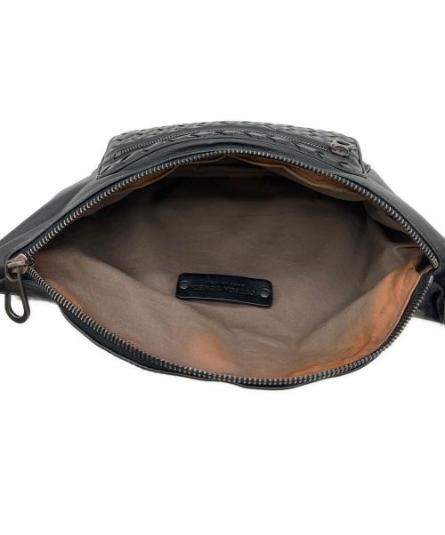 BOTTEGA VENETA（ボッテガベネタ）BOTTEGA VENETA (ボッテガベネタ) イントレチャートボディーバッグ ブラックの古着・服飾アイテム