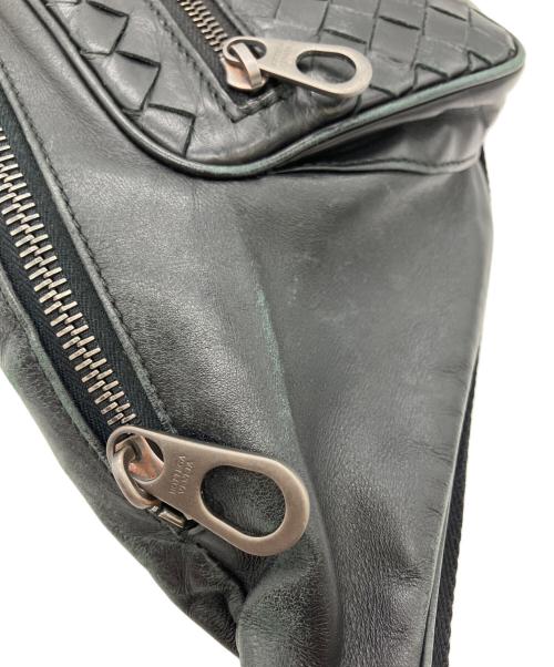 BOTTEGA VENETA（ボッテガベネタ）BOTTEGA VENETA (ボッテガベネタ) イントレチャートボディーバッグ ブラックの古着・服飾アイテム