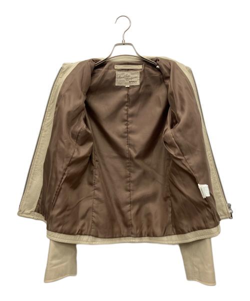 AVIREX（アヴィレックス）AVIREX (アヴィレックス) PATCHED TRUCKER JACKET ベージュ サイズ:Mの古着・服飾アイテム