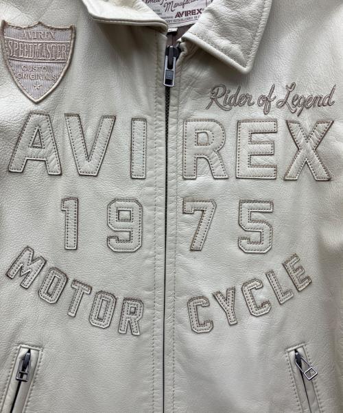 AVIREX（アヴィレックス）AVIREX (アヴィレックス) PATCHED TRUCKER JACKET ベージュ サイズ:Mの古着・服飾アイテム