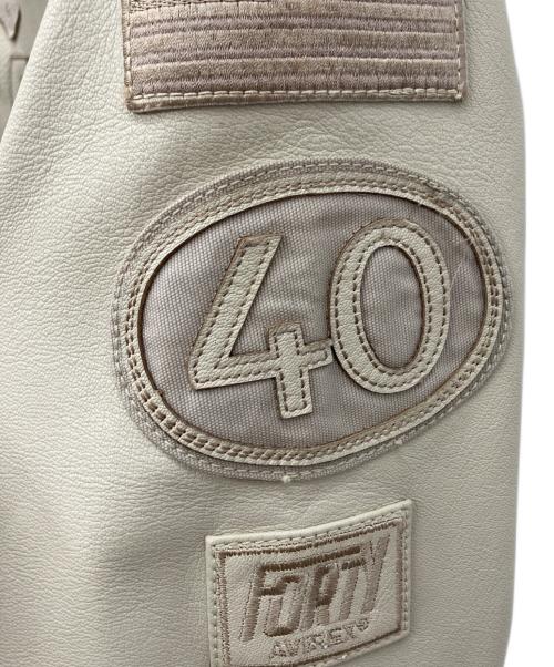 AVIREX（アヴィレックス）AVIREX (アヴィレックス) PATCHED TRUCKER JACKET ベージュ サイズ:Mの古着・服飾アイテム