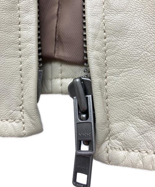 AVIREX（アヴィレックス）AVIREX (アヴィレックス) PATCHED TRUCKER JACKET ベージュ サイズ:Mの古着・服飾アイテム