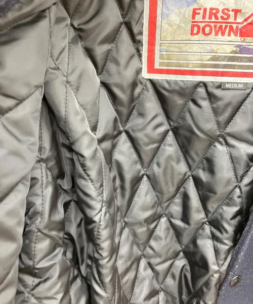 FIRST DOWN（ファーストダウン）FIRST DOWN (ファーストダウン) フルデコスタジャン ネイビー×アイボリー サイズ:SIZE Mの古着・服飾アイテム