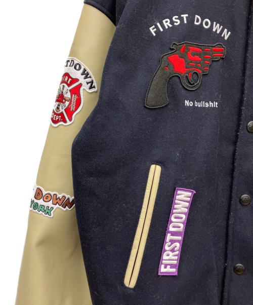 FIRST DOWN（ファーストダウン）FIRST DOWN (ファーストダウン) フルデコスタジャン ネイビー×アイボリー サイズ:SIZE Mの古着・服飾アイテム
