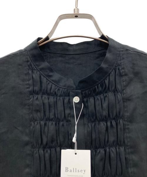 BALLSEY（ボールジィ）BALLSEY (ボールジィ) スムースラミー フロントシャーリングブラウス ブラック サイズ:36 未使用品の古着・服飾アイテム
