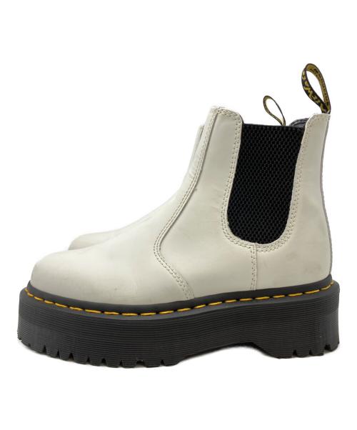 Dr.Martens（ドクターマーチン）Dr.Martens (ドクターマーチン) QUAD チェルシーブーツ ホワイト×ブラック サイズ:SIZE UK 4の古着・服飾アイテム