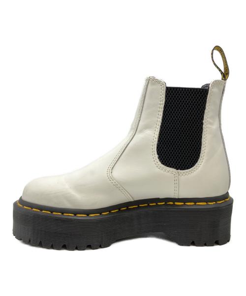 Dr.Martens（ドクターマーチン）Dr.Martens (ドクターマーチン) QUAD チェルシーブーツ ホワイト×ブラック サイズ:SIZE UK 4の古着・服飾アイテム