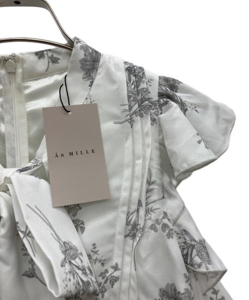 An MILLE（アンミール）An MILLE (アンミール) サテンフラワーフリルワンピース ホワイト サイズ:FREE 未使用品の古着・服飾アイテム
