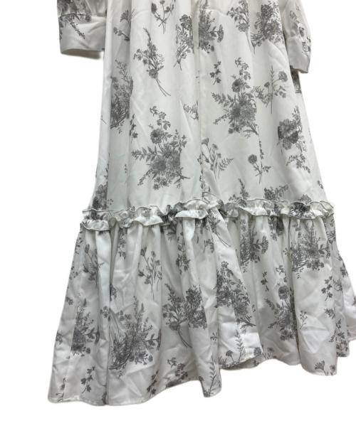 An MILLE（アンミール）An MILLE (アンミール) サテンフラワーフリルワンピース ホワイト サイズ:FREE 未使用品の古着・服飾アイテム