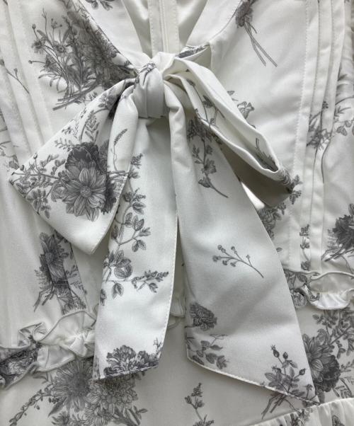 An MILLE（アンミール）An MILLE (アンミール) サテンフラワーフリルワンピース ホワイト サイズ:FREE 未使用品の古着・服飾アイテム