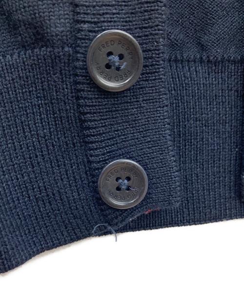 FRED PERRY（フレッドペリー）FRED PERRY (フレッドペリー) メリノウール ワンポイントロゴ カーディガン ネイビー サイズ:XSの古着・服飾アイテム