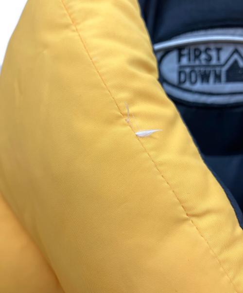 FIRST DOWN（ファーストダウン）FIRST DOWN (ファーストダウン) リバーシブルダウンジャケット ブラック×イエロー サイズ:Mの古着・服飾アイテム