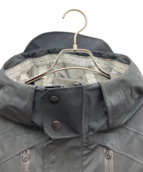 WHITE MOUNTAINEERING（ホワイトマウンテ二アニング）WHITE MOUNTAINEERING (ホワイトマウンテ二アニング) GORE-TEX CONTRASTED MOUNTAIN PARKA ブラック サイズ:SIZE 2の古着・服飾アイテム