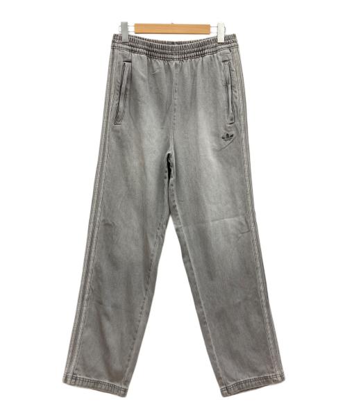 adidas（アディダス）adidas (アディダス) アディカラー ルーズ トラックパンツ デニム ストーン ライトグレー サイズ:Lの古着・服飾アイテム