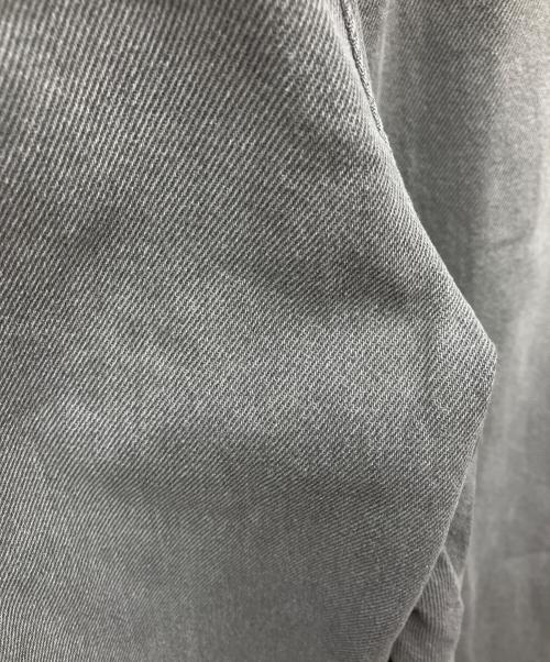 adidas（アディダス）adidas (アディダス) アディカラー ルーズ トラックパンツ デニム ストーン ライトグレー サイズ:Lの古着・服飾アイテム
