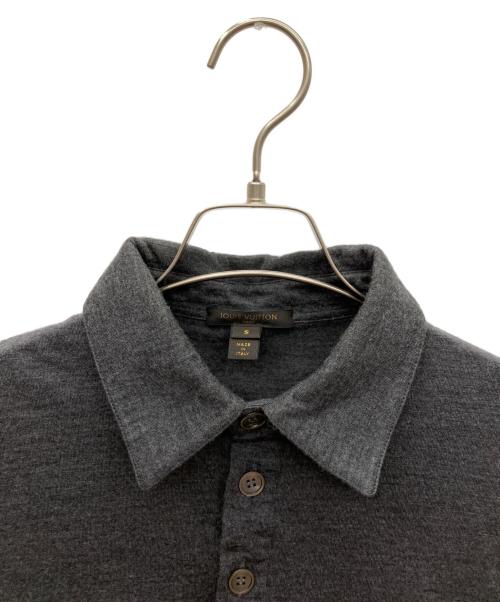LOUIS VUITTON（ルイ ヴィトン）LOUIS VUITTON (ルイ ヴィトン) 長袖ポロシャツ グレー サイズ:SIZE Sの古着・服飾アイテム