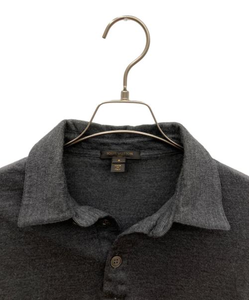 LOUIS VUITTON（ルイ ヴィトン）LOUIS VUITTON (ルイ ヴィトン) 長袖ポロシャツ グレー サイズ:SIZE Sの古着・服飾アイテム