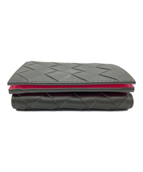 BOTTEGA VENETA（ボッテガベネタ）BOTTEGA VENETA (ボッテガベネタ) イントレチャート タイニー 3つ折り財布 グレー×ピンクの古着・服飾アイテム