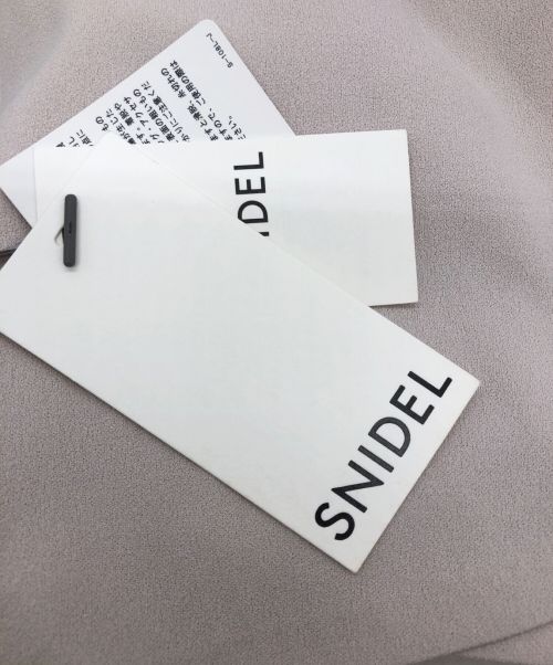 Snidel（スナイデル）Snidel (スナイデル) フィット＆フレアミニワンピース アイボリー 未使用品の古着・服飾アイテム