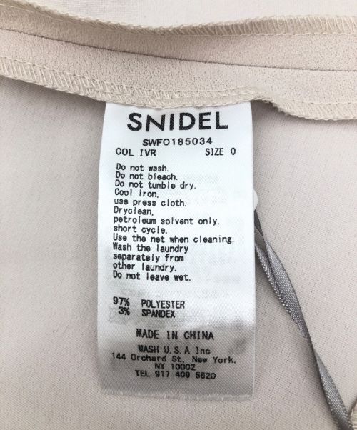 Snidel（スナイデル）Snidel (スナイデル) フィット＆フレアミニワンピース アイボリー 未使用品の古着・服飾アイテム