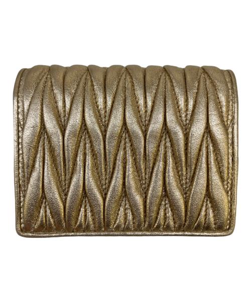 MIU MIU（ミュウミュウ）MIU MIU (ミュウミュウ) 2つ折り財布 ゴールドの古着・服飾アイテム