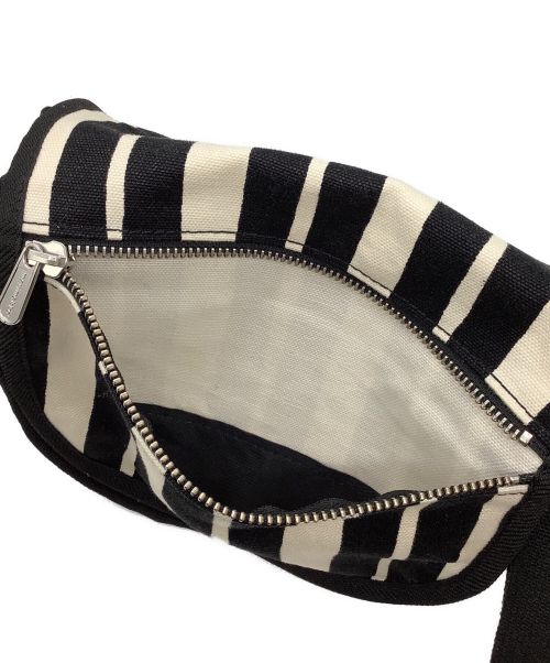 marimekko（マリメッコ）marimekko (マリメッコ) Kerttu SHOULDER BAG ブラック×ホワイトの古着・服飾アイテム