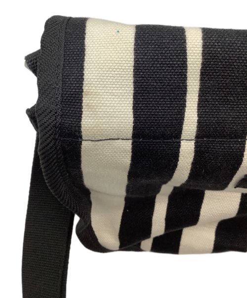 marimekko（マリメッコ）marimekko (マリメッコ) Kerttu SHOULDER BAG ブラック×ホワイトの古着・服飾アイテム