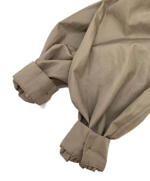 UNITED ARROWS TOKYO（ユナイテッドアローズトウキョウ）UNITED ARROWS TOKYO (ユナイテッドアローズトウキョウ) ショルダータックブラウス ベージュ サイズ:FREEの古着・服飾アイテム