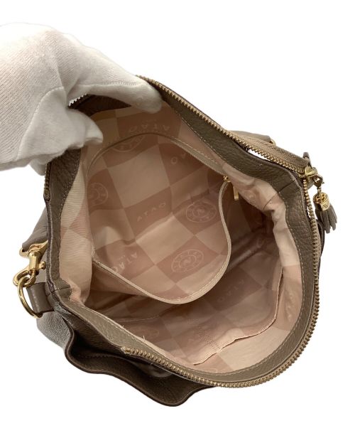 ATAO（アタオ）ATAO (アタオ) 2WAYショルダーバッグ グレージュの古着・服飾アイテム