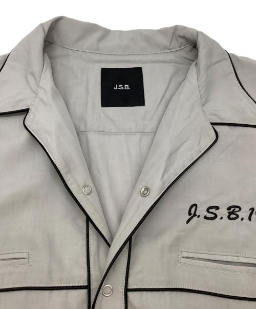 JSB（ジェイエスビー）JSB (ジェイエスビー) シャツ グレー サイズ:XL 未使用品の古着・服飾アイテム