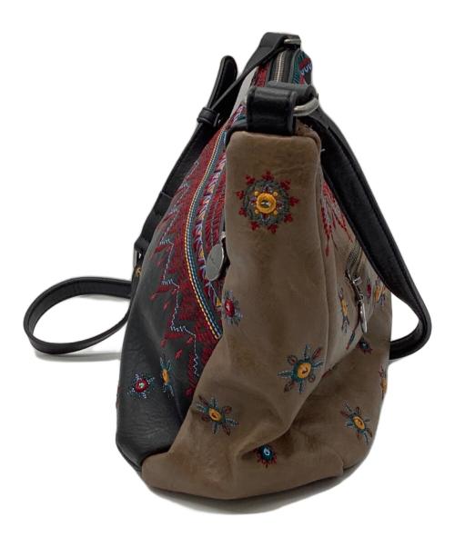 Desigual（デシグアル）Desigual (デシグアル) 刺繍レザーショルダーバッグ ブラック×ブラウンの古着・服飾アイテム