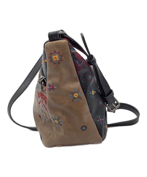 Desigual（デシグアル）Desigual (デシグアル) 刺繍レザーショルダーバッグ ブラック×ブラウンの古着・服飾アイテム