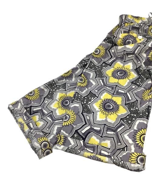 LE GLAZIK（ル グラジック）LE GLAZIK (ル グラジック) アフリカンバティックプリント イージー パンツ グレー×イエロー サイズ:36の古着・服飾アイテム