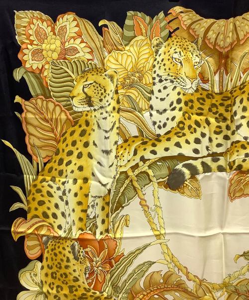 Salvatore Ferragamo（サルヴァトーレ フェラガモ）Salvatore Ferragamo (サルヴァトーレ フェラガモ) スカーフ トラ柄 ブラック×ホワイトの古着・服飾アイテム