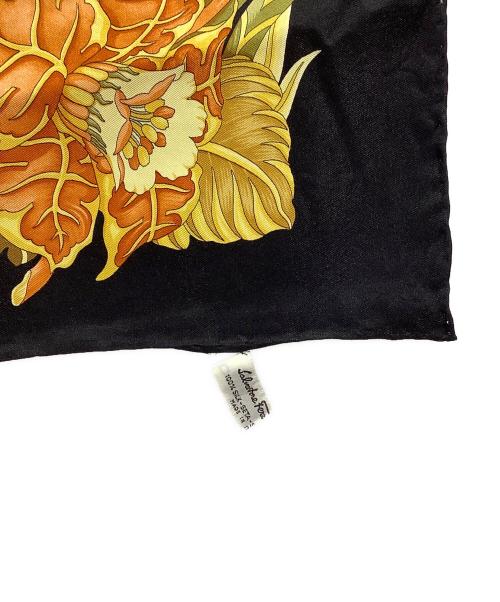 Salvatore Ferragamo（サルヴァトーレ フェラガモ）Salvatore Ferragamo (サルヴァトーレ フェラガモ) スカーフ トラ柄 ブラック×ホワイトの古着・服飾アイテム