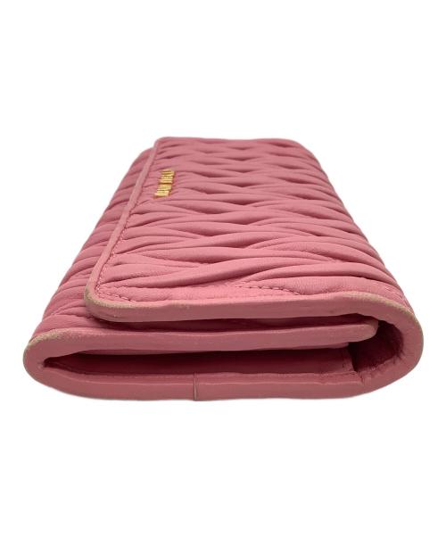 MIU MIU（ミュウミュウ）MIU MIU (ミュウミュウ) 2つ折り財布 ピンクの古着・服飾アイテム