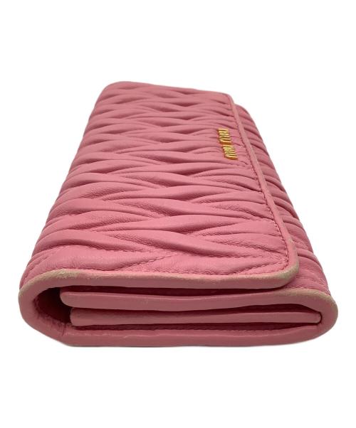 MIU MIU（ミュウミュウ）MIU MIU (ミュウミュウ) 2つ折り財布 ピンクの古着・服飾アイテム