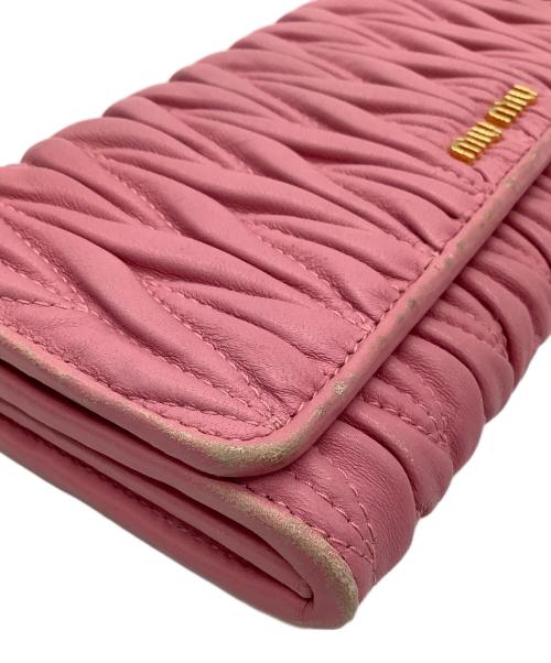 MIU MIU（ミュウミュウ）MIU MIU (ミュウミュウ) 2つ折り財布 ピンクの古着・服飾アイテム