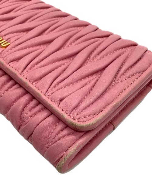 MIU MIU（ミュウミュウ）MIU MIU (ミュウミュウ) 2つ折り財布 ピンクの古着・服飾アイテム