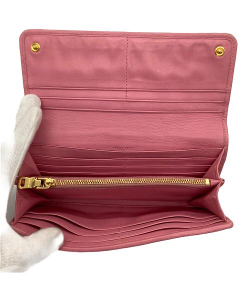 MIU MIU（ミュウミュウ）MIU MIU (ミュウミュウ) 2つ折り財布 ピンクの古着・服飾アイテム