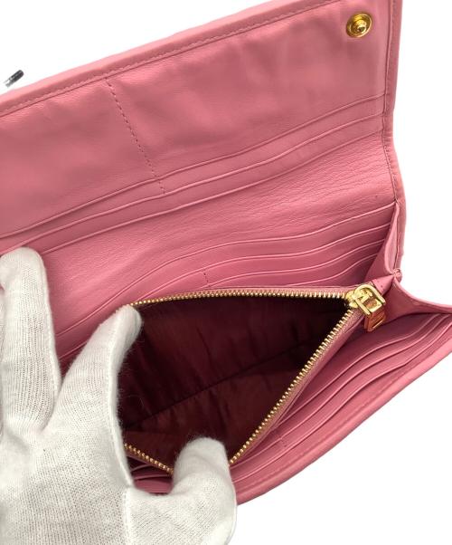 MIU MIU（ミュウミュウ）MIU MIU (ミュウミュウ) 2つ折り財布 ピンクの古着・服飾アイテム