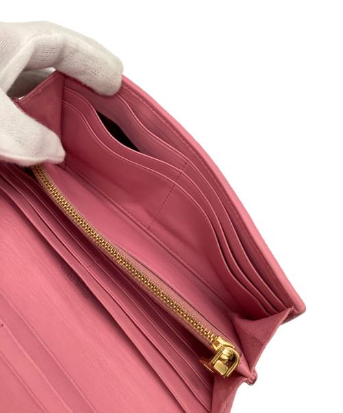 MIU MIU（ミュウミュウ）MIU MIU (ミュウミュウ) 2つ折り財布 ピンクの古着・服飾アイテム