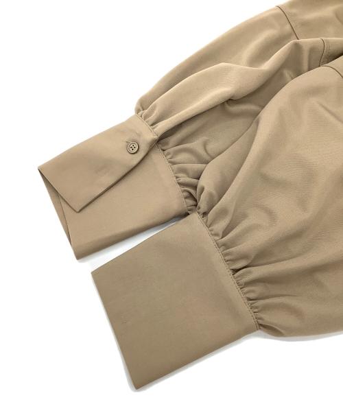 CYAN TOKYO（シアン トーキョー）CYAN TOKYO (シアン トーキョー) オーバースリーブタックジャージブラウス ベージュ サイズ:FREEの古着・服飾アイテム