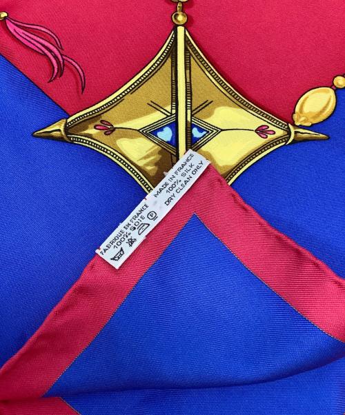 HERMES（エルメス）HERMES (エルメス) カレ90 ”PARURES DES SABLES” スカーフ レッド×ブルーの古着・服飾アイテム