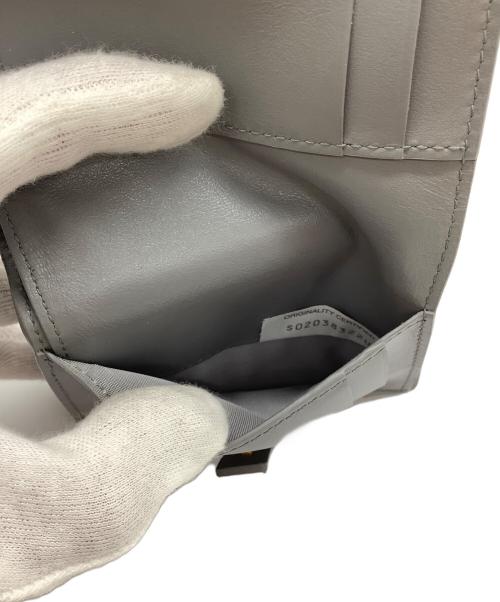 BOTTEGA VENETA（ボッテガベネタ）BOTTEGA VENETA (ボッテガベネタ) 3つ折り財布 グレーの古着・服飾アイテム