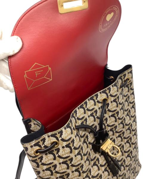 Salvatore Ferragamo（サルヴァトーレ フェラガモ）Salvatore Ferragamo (サルヴァトーレ フェラガモ) ガンチーニ バックパック ベージュの古着・服飾アイテム