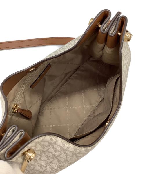 MICHAEL KORS（マイケル・コース）MICHAEL KORS (マイケルコース) ショルダーバッグ ホワイトの古着・服飾アイテム