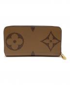 LOUIS VUITTONルイ ヴィトン）の古着「モノグラム・ジャイアント ラウンドファスナー 財布」｜ブラウン